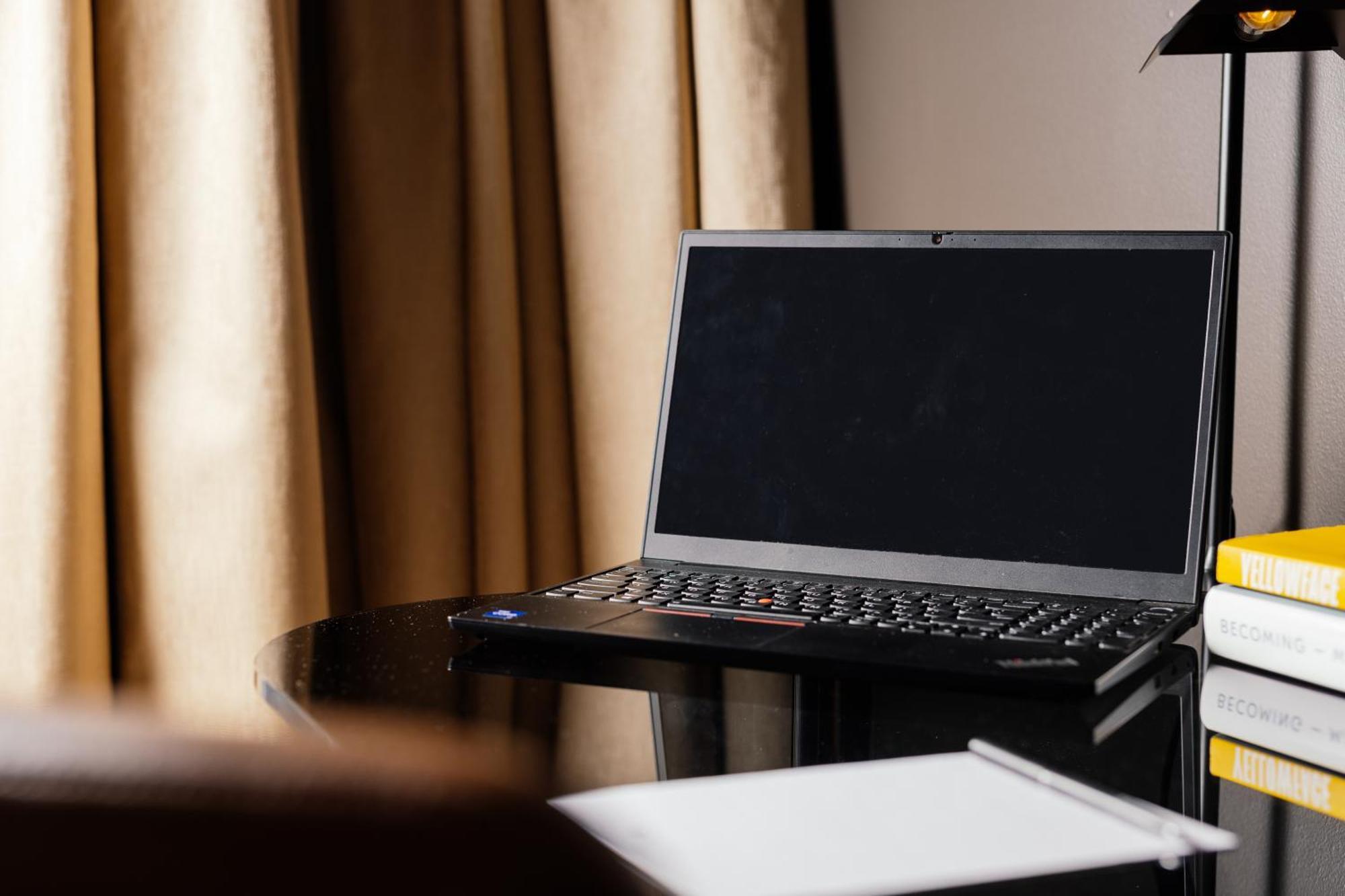 Hotel Pullman Brisbane Airport Exteriér fotografie A laptop computer