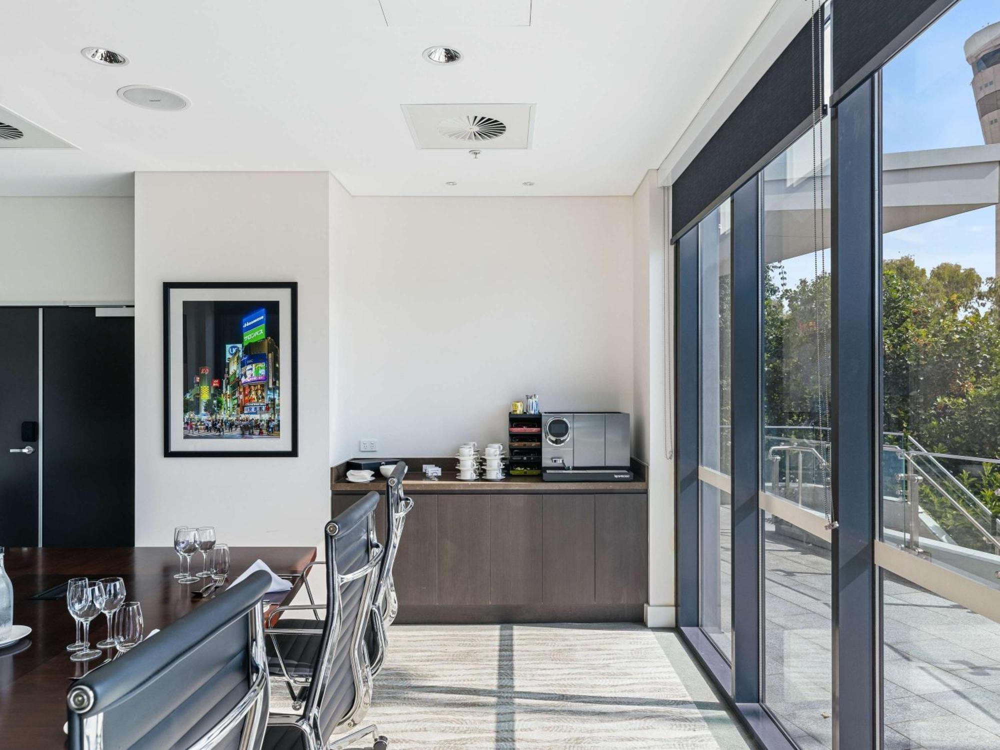 Hotel Pullman Brisbane Airport Exteriér fotografie The 10th floor boardroom at the new building