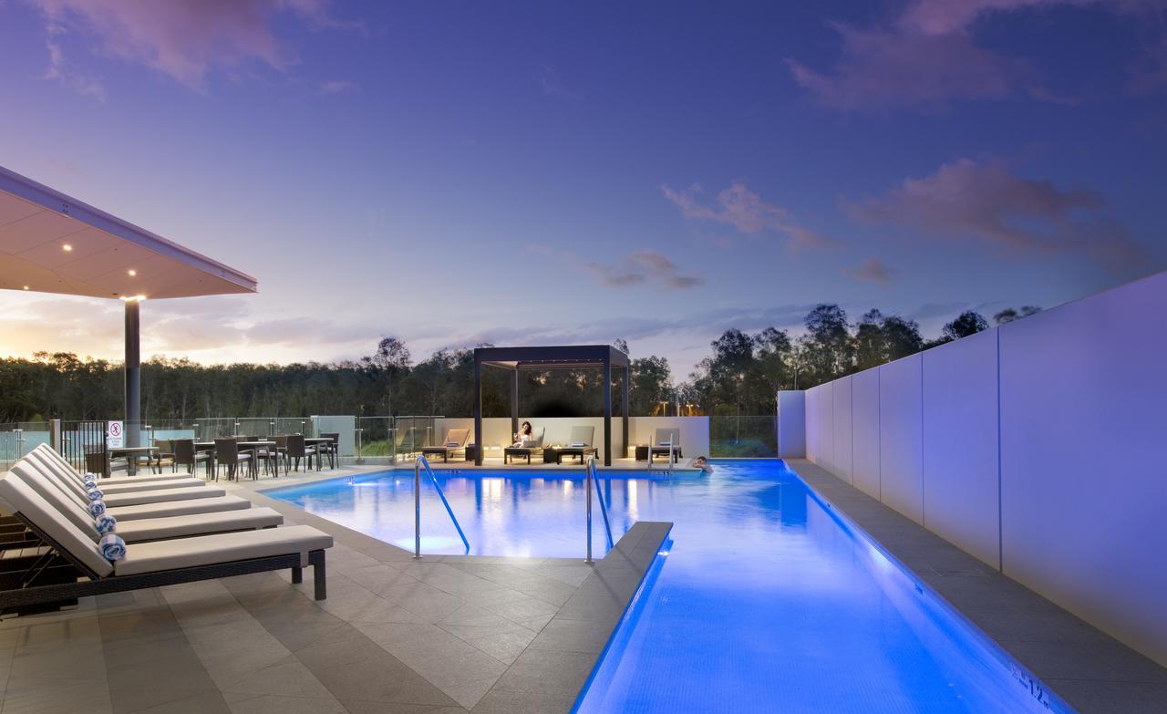 Hotel Pullman Brisbane Airport Exteriér fotografie The pool at the home of Australian cricket player Glenn McGrath