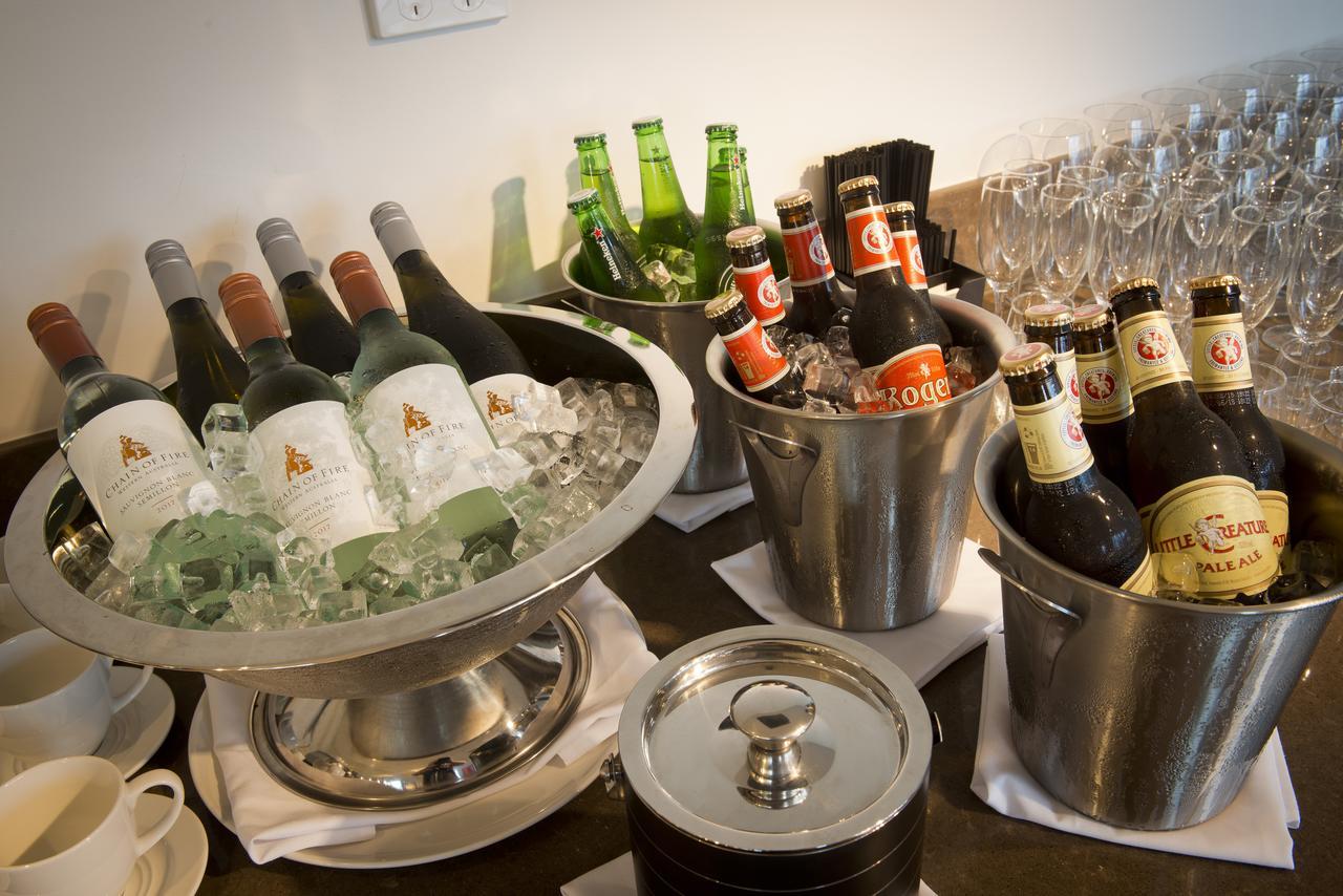 Hotel Pullman Brisbane Airport Exteriér fotografie Beer and wine on ice